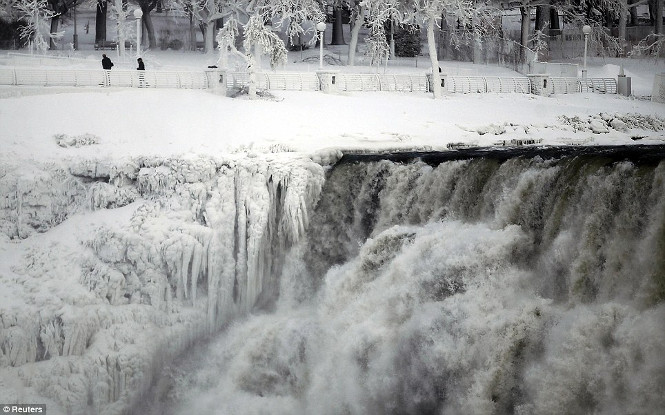 NIagara Falls Frozen 4