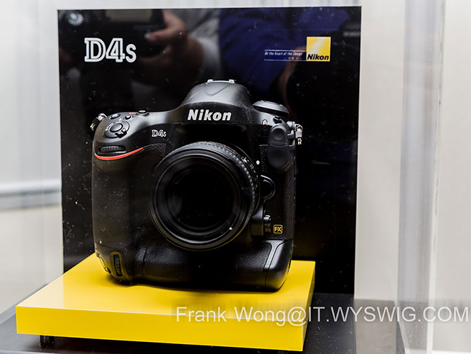 Nikon D4S 