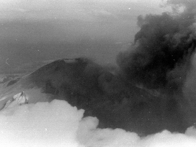 Φωτογραφία του Όρους της Αγίας Ελένης 5 εβδομάδες πριν την έκρηξη. Reid Blackburn 