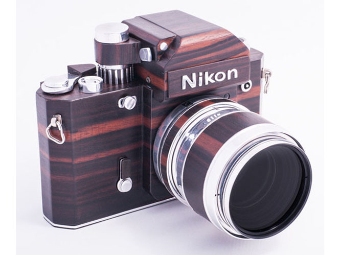 Δείτε μία ξύλινη ψηφιακή Nikon F2