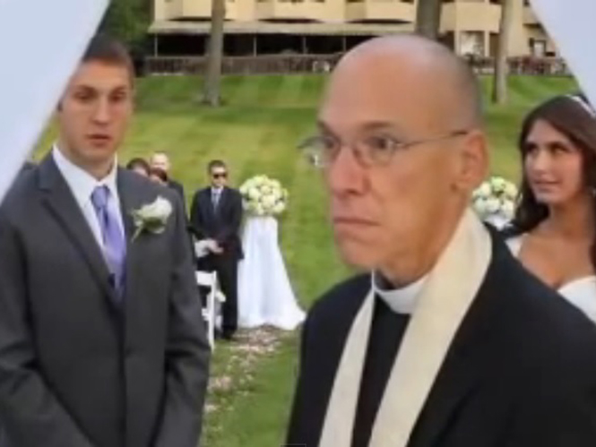 Ιερέας διώχνει τους φωτογράφους από γάμο (video)