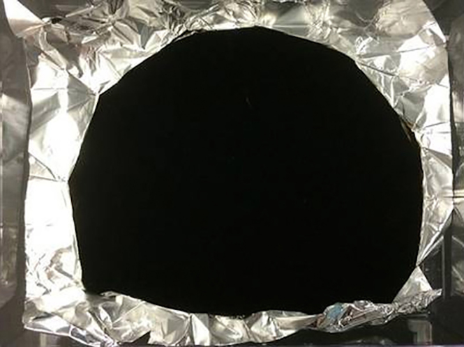 Vantablack, νέο υλικό το οποίο απορροφά το 99.96% του φωτός που πέφτει πάνω του