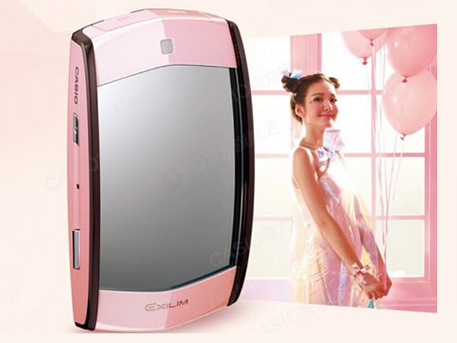Casio EX-MR1, η πρώτη selfie φωτογραφική μηχανή με ενσωματωμένο καθρέπτη