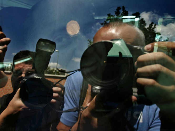 Παγκόσμια έρευνα δείχνει ότι πάνω από τους μισούς φωτορεπόρτερ στήνουν φωτογραφίες