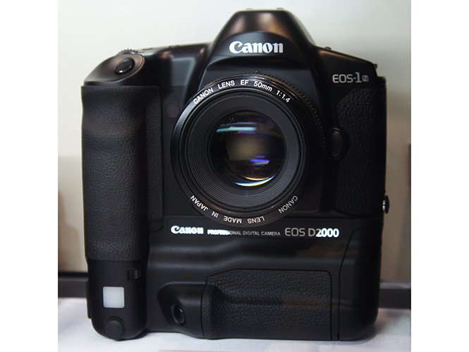Συγκρίνοντας την Canon EOS 5DS R με την Canon EOS D2000 του 1998
