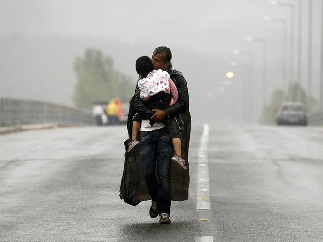 Ο Γιάννης Μπεχράκης μιλάει για τις φωτογραφίες του και την προσφυγική κρίση