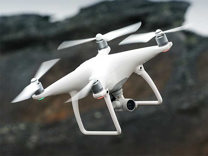 Χειριστής drone θα πληρώσει πρόστιμο περίπου 150.000 ευρώ, για 26 παραβιάσεις της νομοθεσίας!