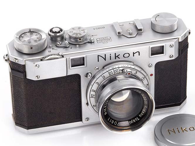 H πρώτη μηχανή της Nikon “έπιασε” σε δημοπρασία τις 384.000 ευρώ