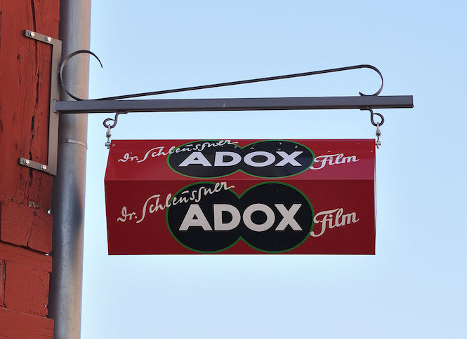 Η ADOX διπλασιάζει σε μέγεθος το εργοστάσιο παραγωγής φιλμ