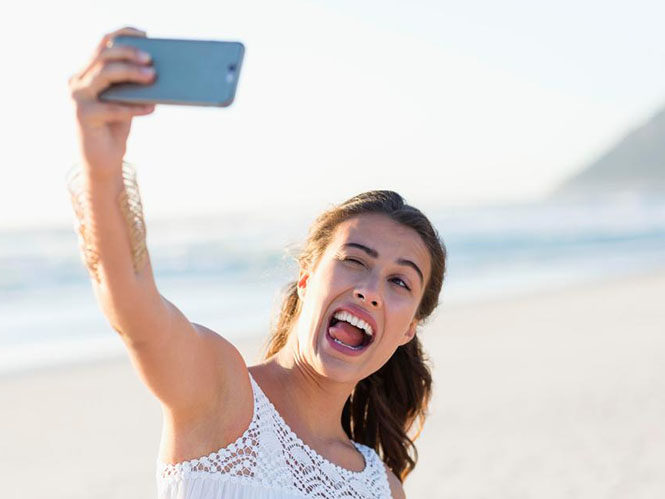 Οι selfies αυξάνουν τις πλαστικές χειρουργικές στο πρόσωπο. Δείτε γιατί!