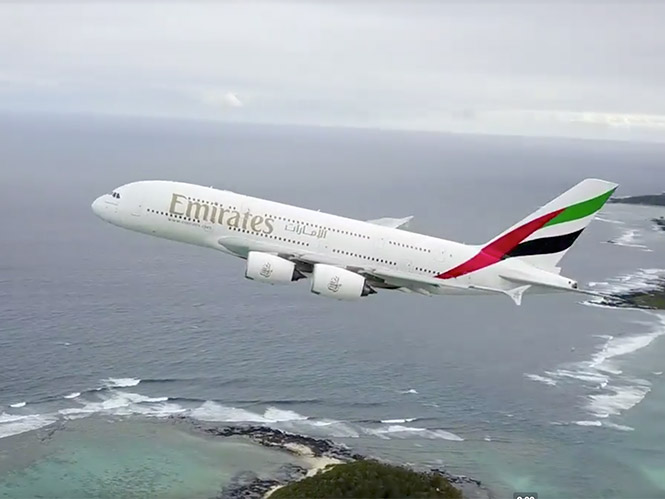 Ανεγκέφαλος χειριστής drone καταγράφει Airbus A380 από απόσταση αναπνοής