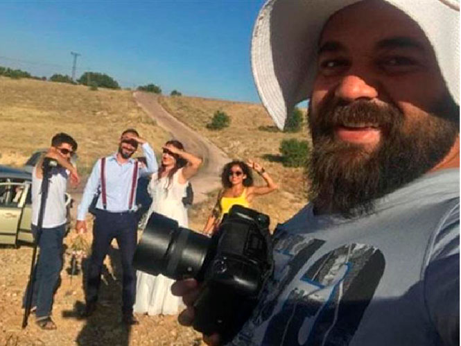 Τούρκος φωτογράφος έδειρε τον γαμπρό αρνούμενος να φωτογραφίσει τον γάμο του με ανήλικη