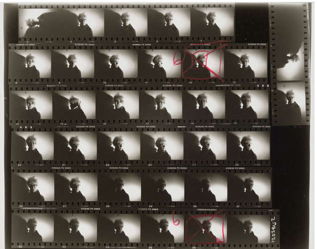Διαθέσιμες Online 130.000 φωτογραφίες που έβγαλε ο Andy Warhol τα τελευταία 10 χρόνια της ζωής του