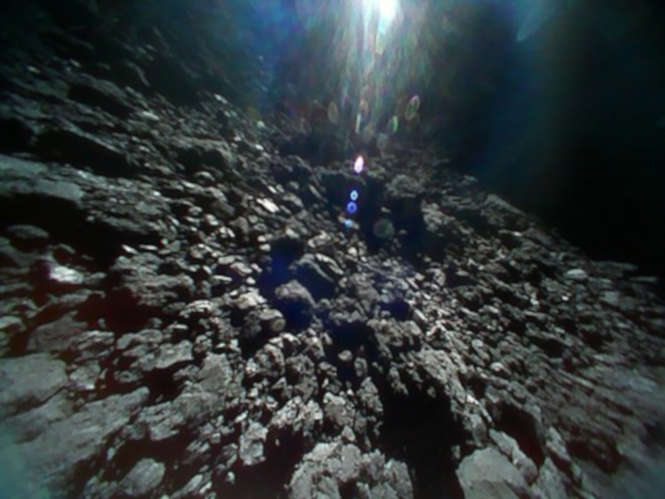 Δείτε το πρώτο βίντεο που γυρίστηκε από επιφάνεια αστεροειδή