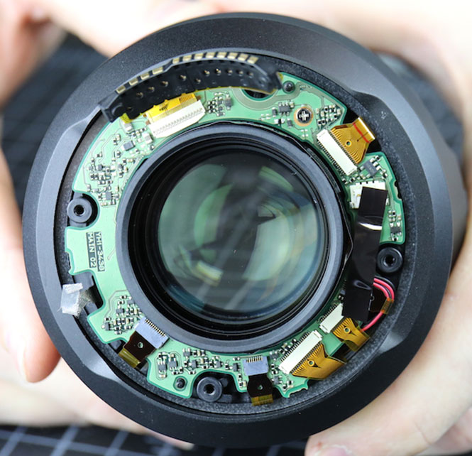 Η LensRentals διαλύει τον Canon RF 50mm f/1.2 L και τα βρίσκει σκούρα