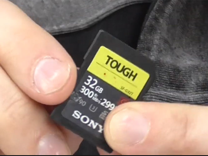 Οι νέες “σκληρές” SD κάρτες μνήμης της Sony περνάνε τα μαρτύρια τους!