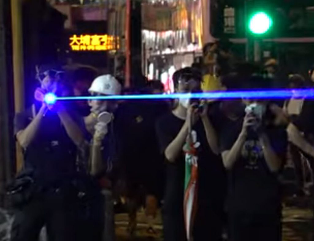 Οι διαδηλωτές στο Χονγκ Κονγκ “καίνε” με λέιζερ τους αισθητήρες των καμερών