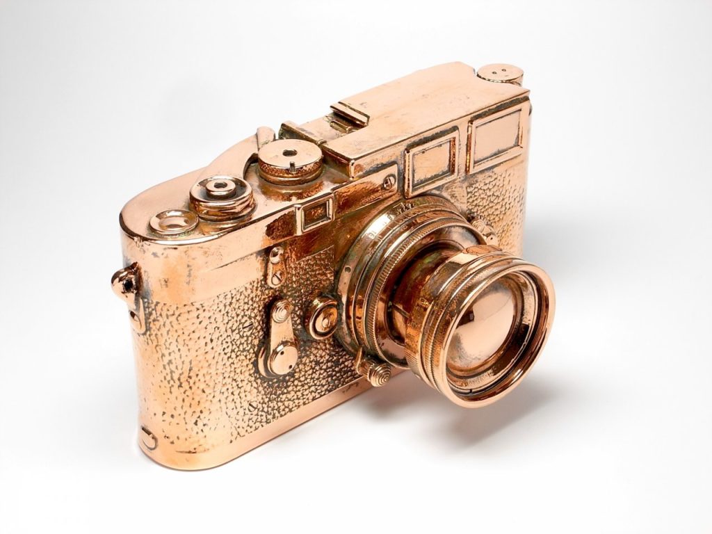 Αυτές οι χαλασμένες Leica κάμερες έχουν επικαλυφθεί με χαλκό και πωλούνται σε συλλέκτες!
