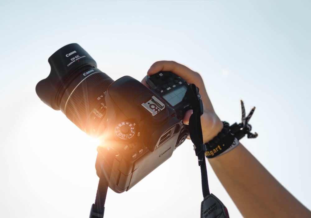 Η Ελευσίνα προκηρύσσει Διαγωνισμό για Υπηρεσίες Φωτογράφισης αξίας 26.412 ευρώ