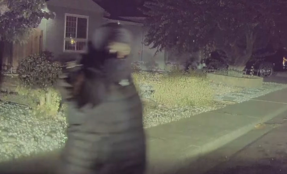 Ληστές ακολούθησαν φωτογράφο σπίτι του και τον λήστεψαν σπάζοντας το πίσω τζάμι αυτοκινήτου ενώ ήταν μέσα, ενώ έφυγαν πυροβολώντας (βίντεο)!