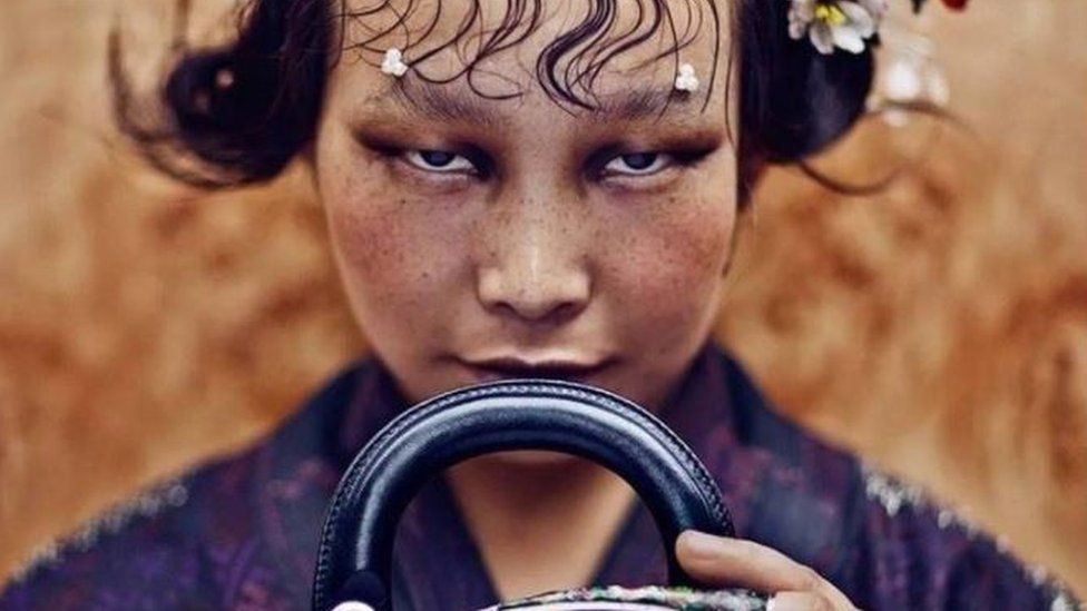Κίνα: Χαμός με φωτογραφία του οίκου Dior που εμφανίζει μία Κινέζα με μικρά μάτια