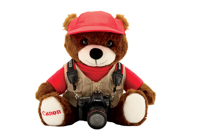 Αυτό το αρκουδάκι-φωτογράφος θα σου κλέψει την καρδιά (αν είσαι παλιός φωτογράφος)!