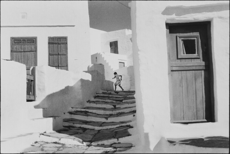 Σε δημοπρασία μερικές από τις πιο διάσημες φωτογραφίες του Henri Cartier-Bresson (ανάμεσα τους από Αθήνα, Ήπειρο και Σίφνο)!