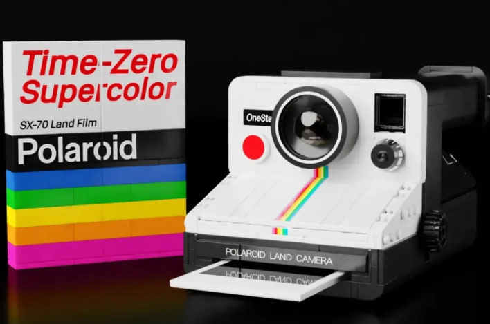 Η LEGO Polaroid OneStep είναι μία κάμερα από LEGO με λειτουργικό μηχανισμό εξαγωγής φιλμ