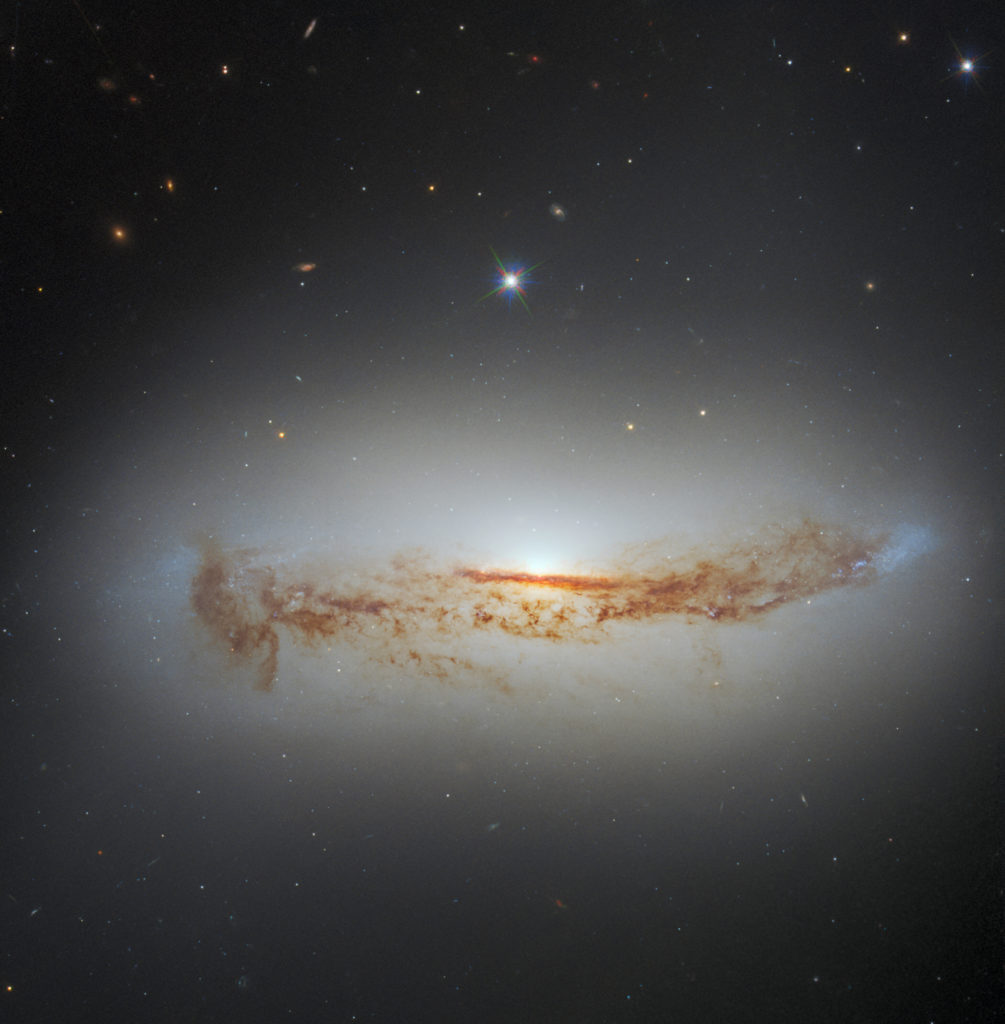 Το Hubble κατέγραψε έναν γαλαξία με μια ενεργή μαύρη τρύπα!