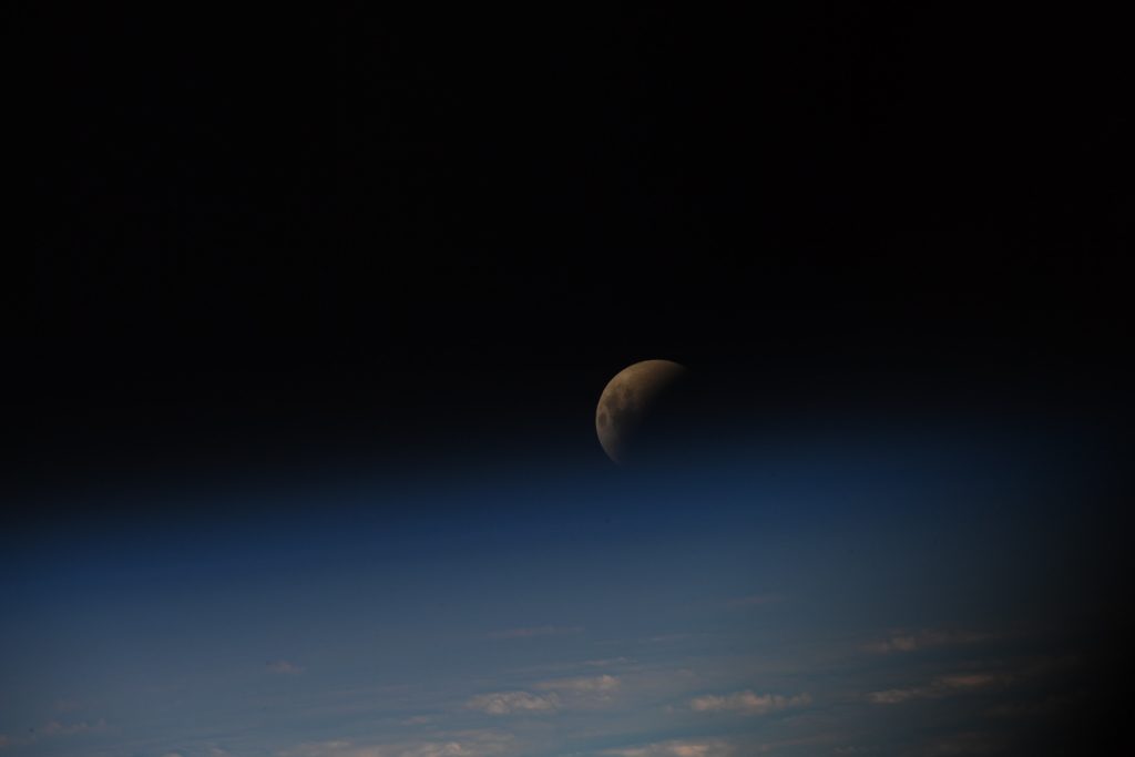 Εντυπωσιακές εικόνες της Έκλειψης Σελήνης από το Διεθνή Διαστημικό Σταθμό!