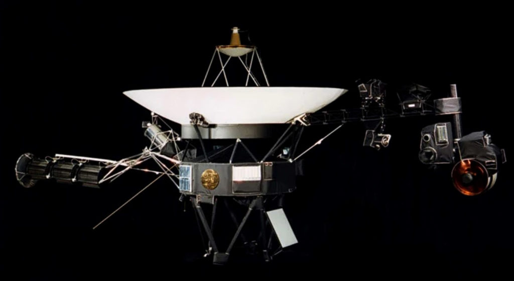 Η NASA απενεργοποιεί τα διαστημόπλοια Voyager: Δείτε τις καλύτερες διαστημικές φωτογραφίες τους!