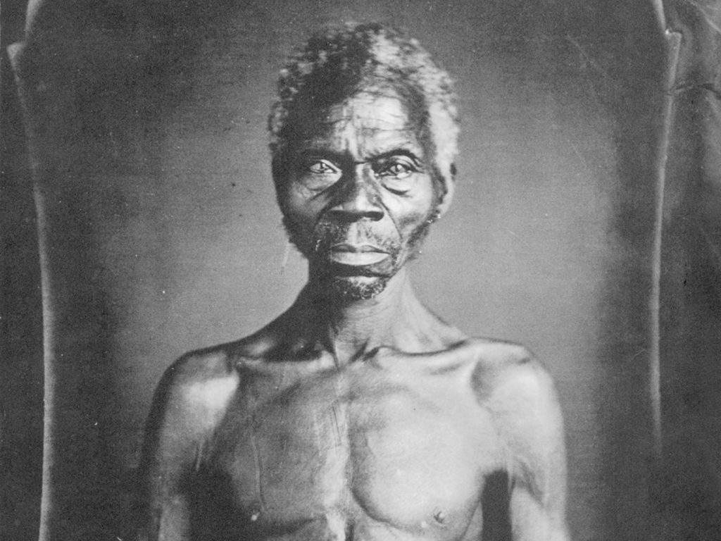 Απόγονος σκλάβων που απεικονίζονται σε φωτογραφίες μπορεί να μηνύσει το Χάρβαρντ!
