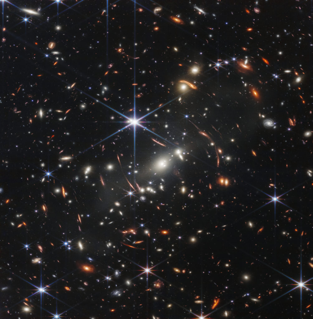 Τηλεσκόπιο James Webb: Γράφτηκε ιστορία, αυτή είναι η πρώτη υπέρυθρη εικόνα από το βαθύ διάστημα!