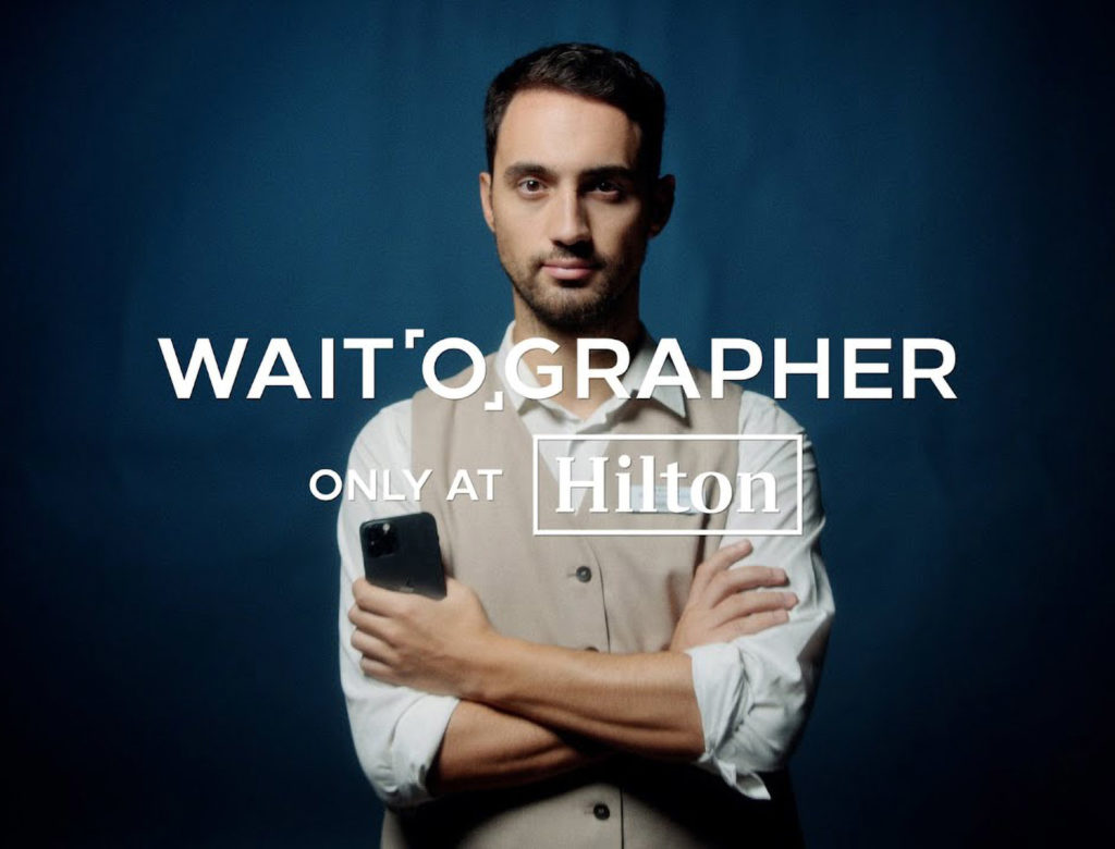 Το Hilton εκπαιδεύει σερβιτόρους στη φωτογραφία, αποκαλώντας τους “Waitographers”!