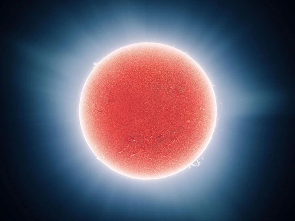 Φωτογράφος κατέγραψε άκρως εντυπωσιακή εικόνα 145MP δύο ατμοσφαιρών του Ήλιου!