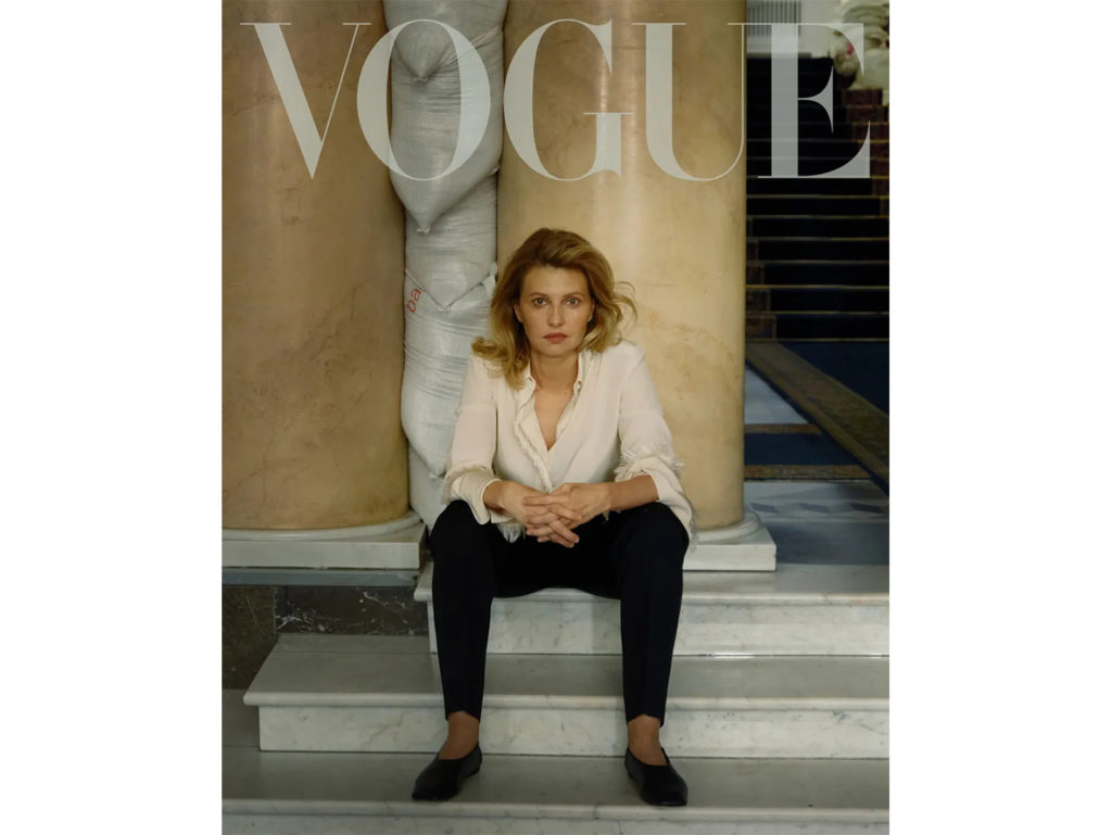 Η φωτογράφιση της Ολένα Ζελένσκα για τη Vogue δημιουργεί τη φωτογραφική τάση “Sit Like A Girl”!