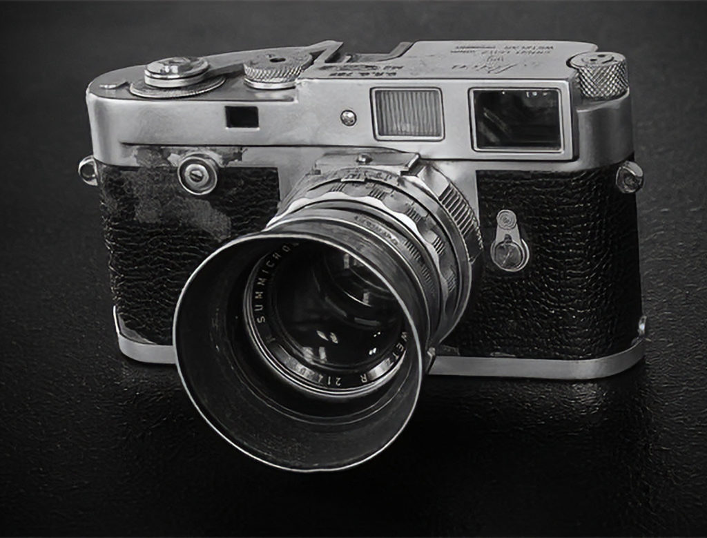 Η φωτογραφική μηχανή Leica M2 του αείμνηστου φωτογράφου Charles Gatewood, πωλείται για 16 χιλιάδες δολάρια!