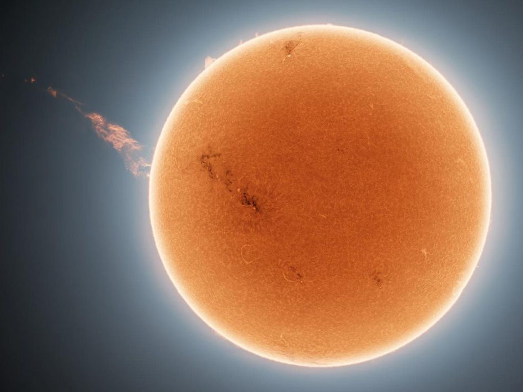 Αστροφωτογράφος απαθανατίζει ηλιακή προεξοχή μήκους μισού εκατομμυρίου χιλιομέτρων