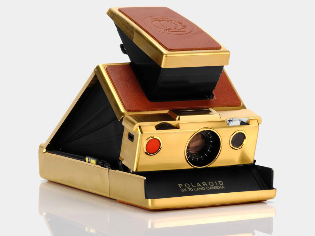 Αυτή είναι η 24Κ χρυσή επετειακή έκδοση της Polaroid SX-70!