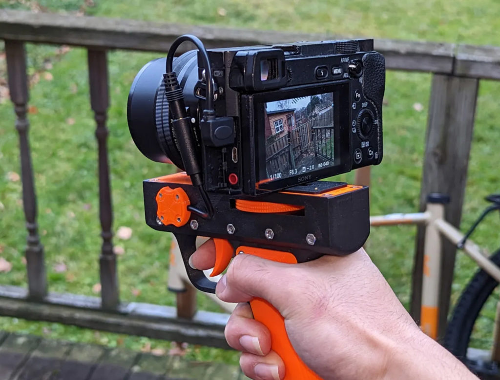 Photopistol: Δείτε αυτή την 3D εκτυπωμένη λαβή για κάμερες, που μοιάζει με πιστόλι!