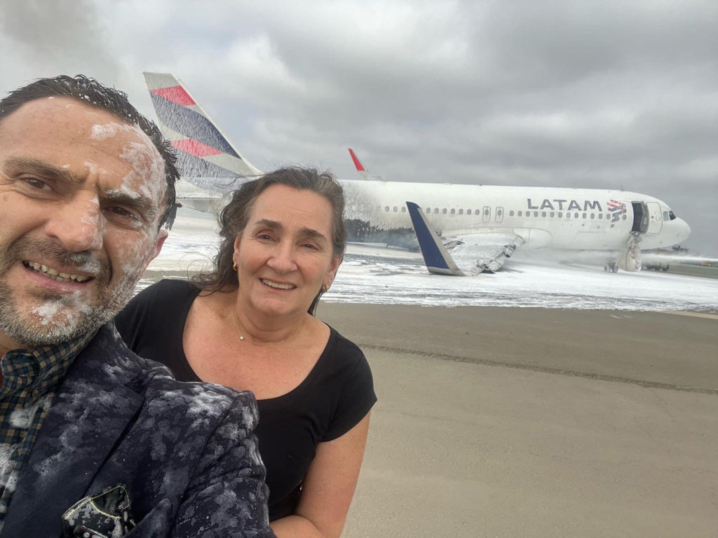 Η selfie ζευγαριού που επέζησε από συντριβή αεροπλάνου συγκλονίζει!