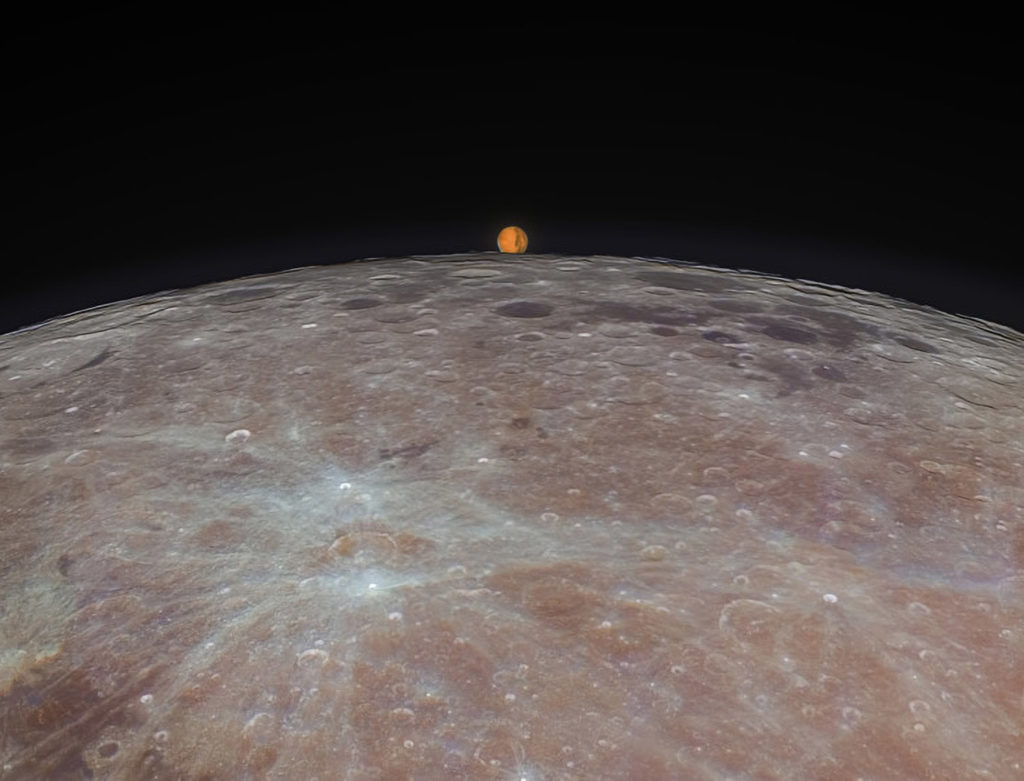 Φωτογράφος απαθανατίζει τη στιγμή που ο Άρης αναδύεται πίσω από το φεγγάρι!
