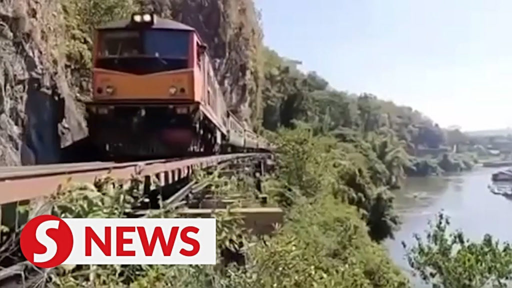 Τουρίστας πέφτει από κινούμενο τρένο, προσπαθώντας να βγάλει μια selfie!