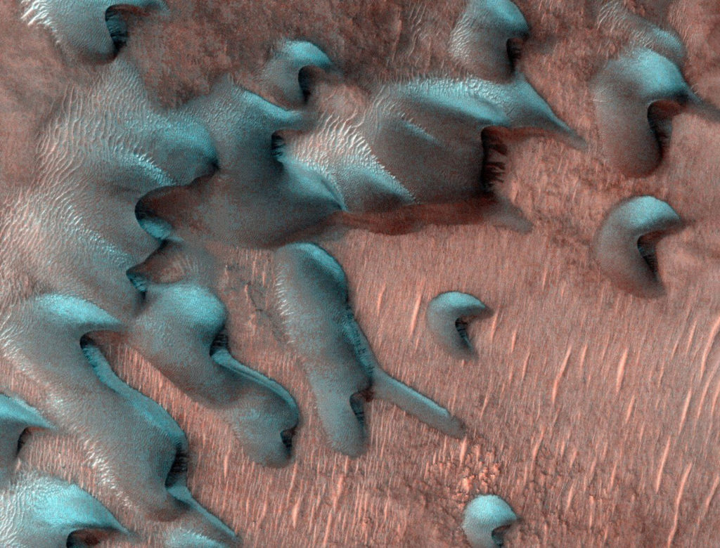 Απίστευτες φωτογραφίες από χιονισμένους αμμόλοφους στον Άρη!
