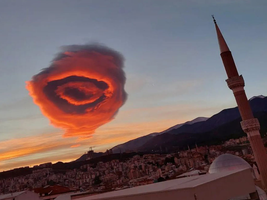 Ένα “εξωγήινο” σύννεφο έκανε την εμφάνισή του στην Τουρκία!