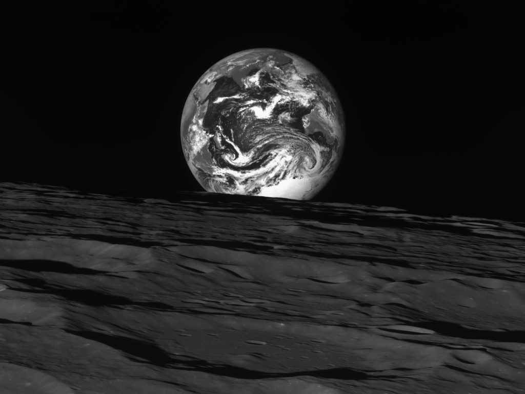 Ο σεληνιακός δορυφόρος της Κορέας φέρνει μυστηριώδεις ασπρόμαυρες εικόνες της Γης και της Σελήνης