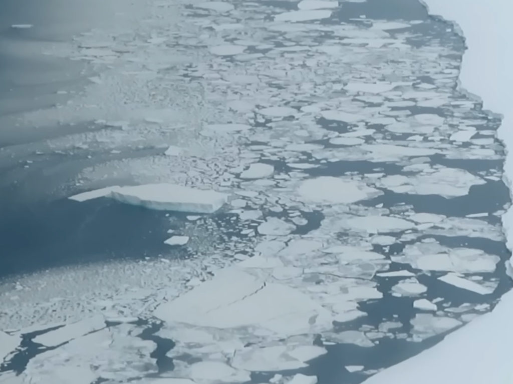 Οι πρώτες εναέριες εικόνες των μεγαλύτερων παγόβουνων της Γης!