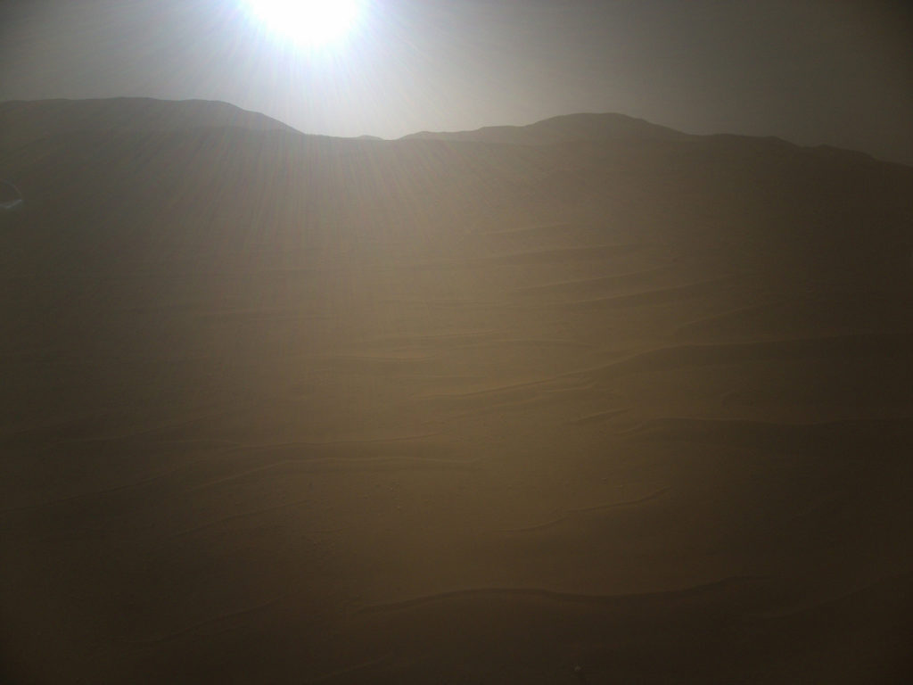 Ελικόπτερο της NASA καταγράφει πανέμορφο ηλιοβασίλεμα στον Άρη