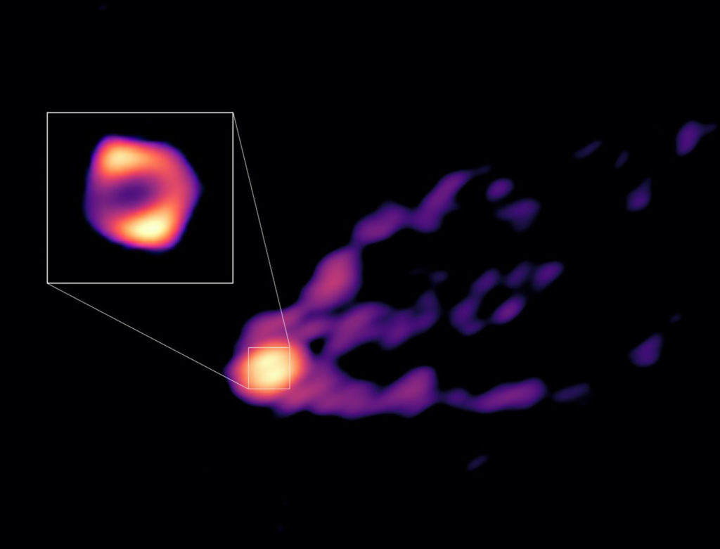 Αστρονόμοι απαθανάτισαν μαύρη τρύπα να εκτοξεύει ισχυρό πίδακα ύλης, δείτε!
