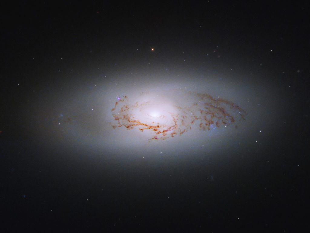 NASA: Το Hubble παρατηρεί έναν ενδιάμεσο γαλαξία